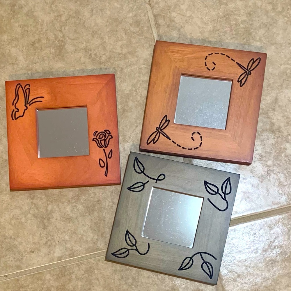 3-piece Mirrored wall-hanging frames. 6.5”x6.5”. Great condition. Pre-owned
